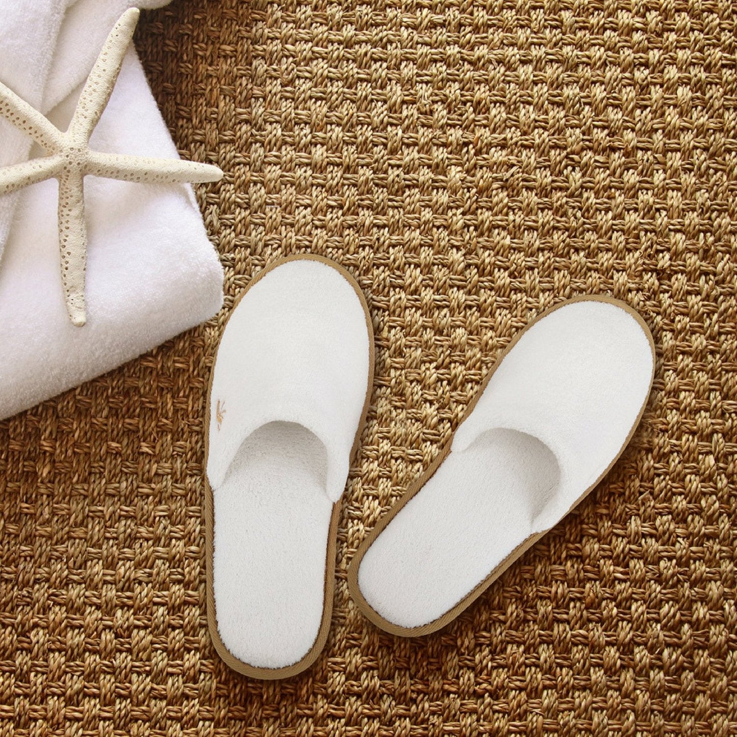 BERGMAN KELLY Spa Slippers – Closed Toe, 12 Pairs, White + Cocoa Trim