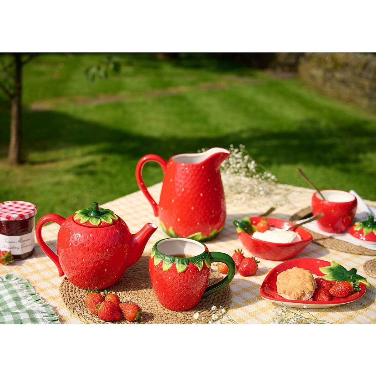 The Cottage Garden Plate - Strawberry