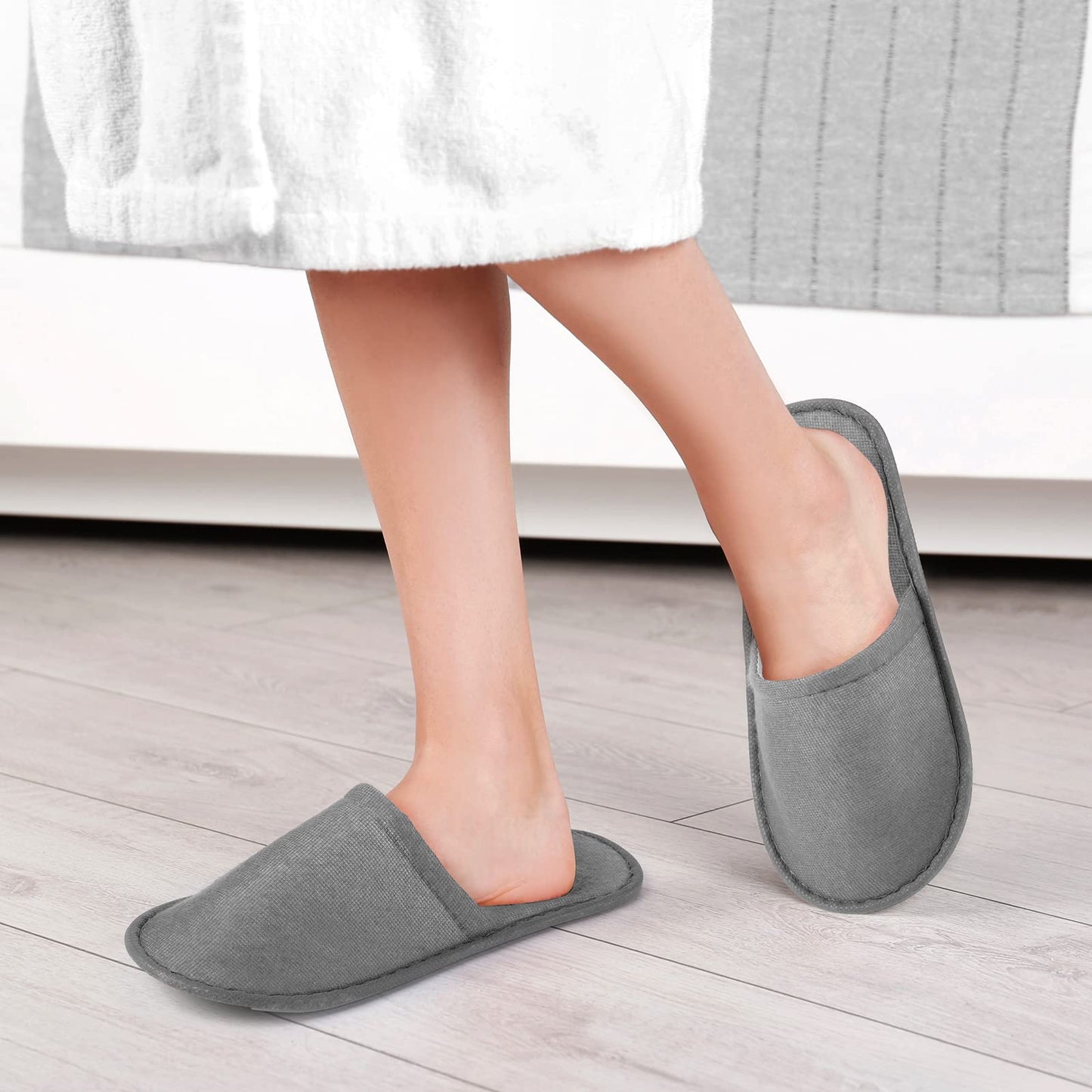 Geyoga 30 Pairs Disposable Spa Slippers – Closed Toe, Non-Slip, 2 Sizes (Gray)