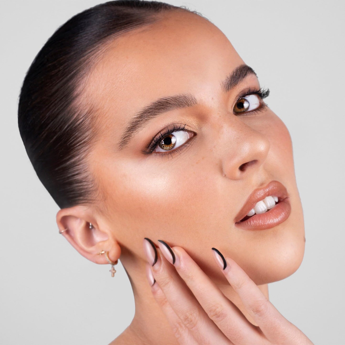 REFY Brow Pencil Medium – Buildable Definition for Brows